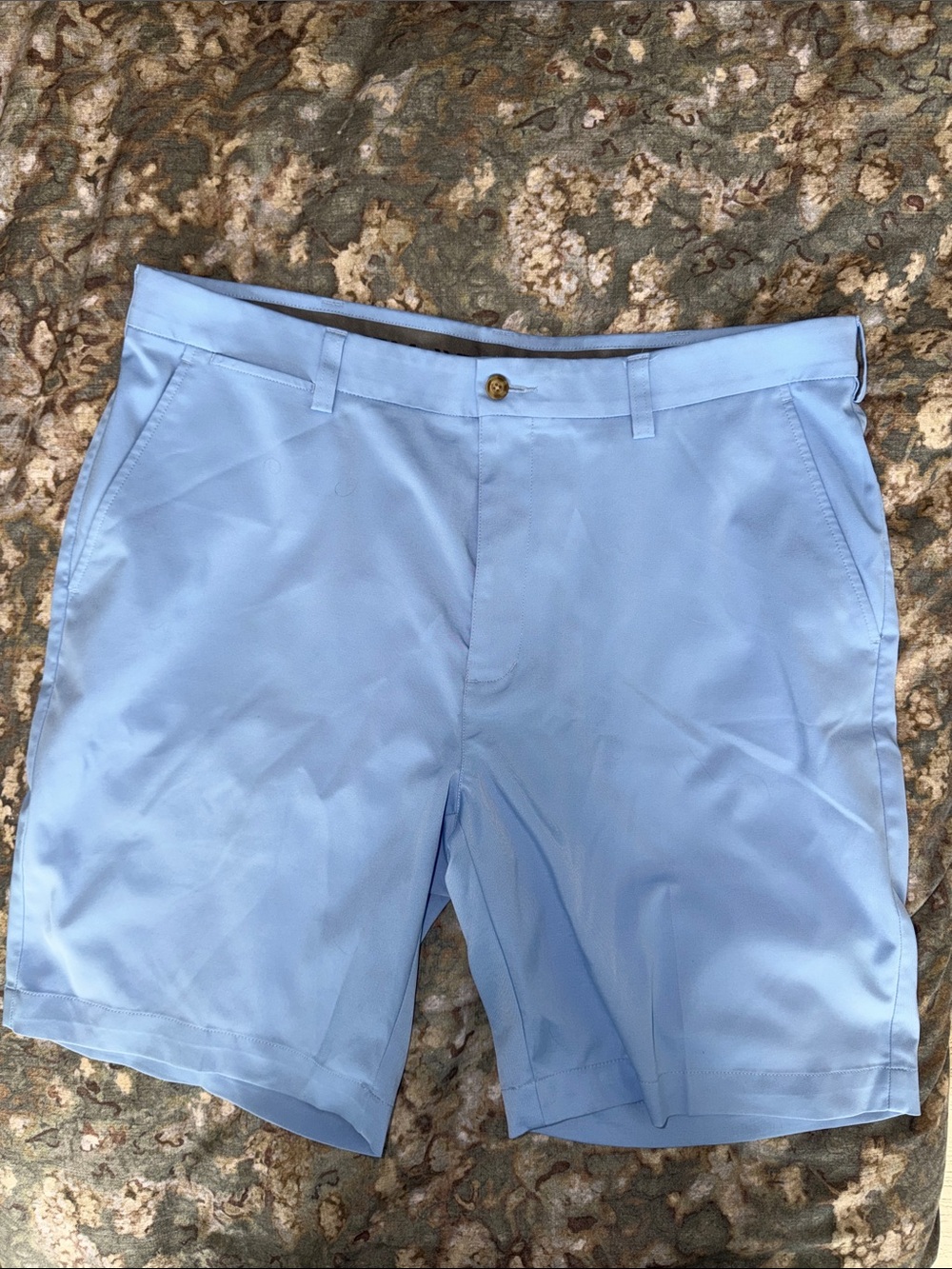 Roundtree & Yorke Men's Flat Front Shorts in Carolina / Tarheel Blue